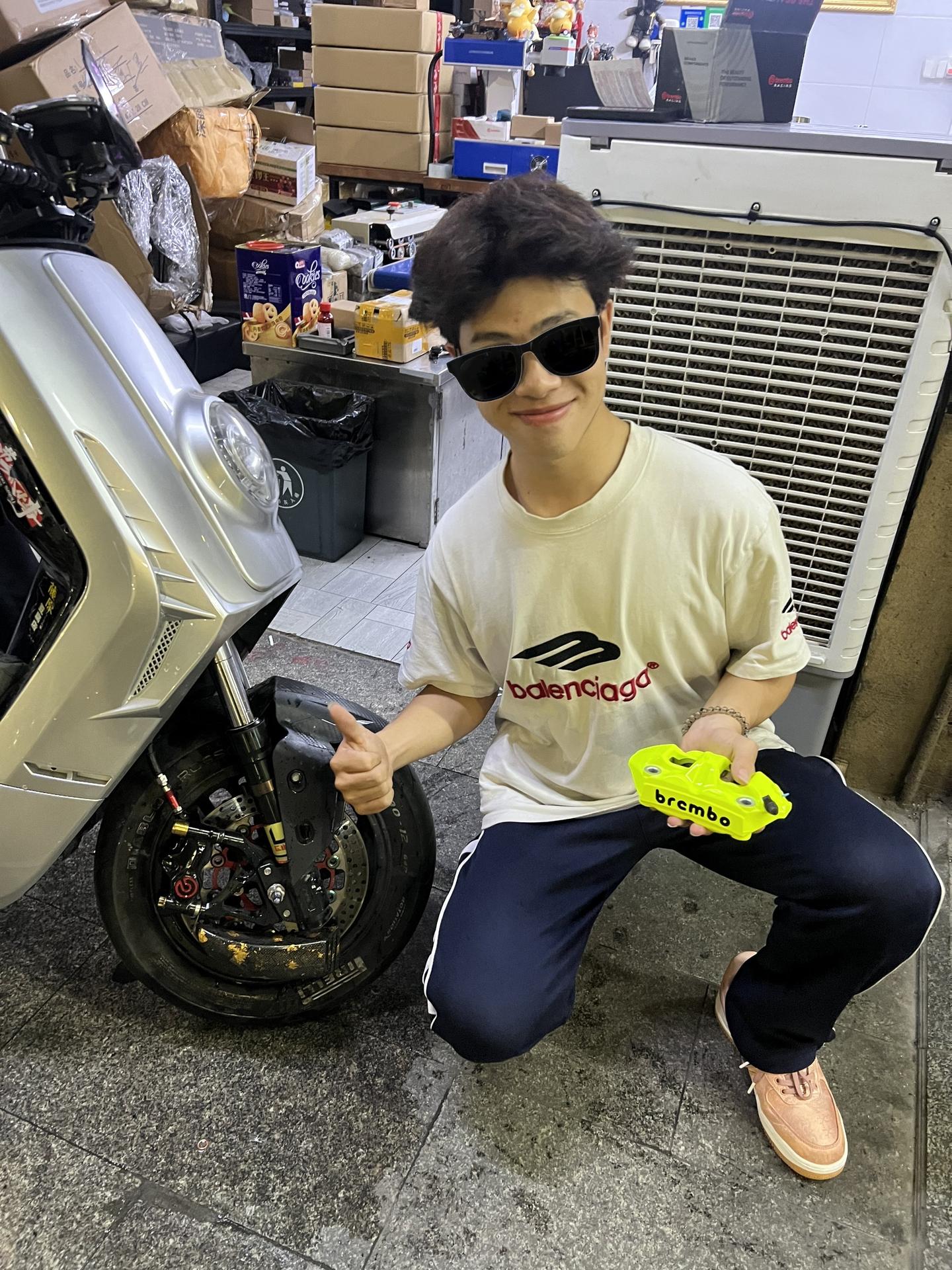 发绿的m50s吗我也有个发绿的m40