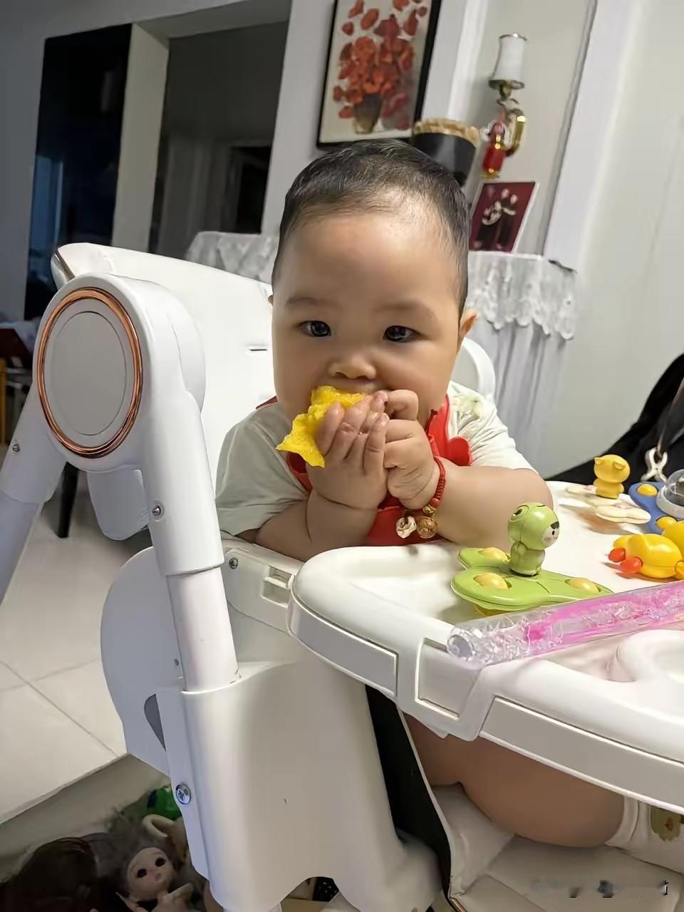 从有了孙子才知道孙子的重要性。到了做爷爷奶奶的年龄，同龄人都有孙子孙女，自己没有