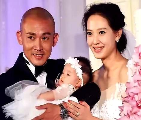一个条件不差的女人，真就因为没嫁出去，活成“替她不值”的对象了？
我刷到沈傲君这