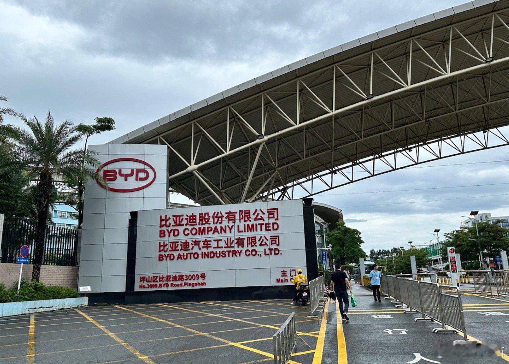 比亚迪汽车近五年销量成绩单（2021-2025）2021：73.01万辆 202