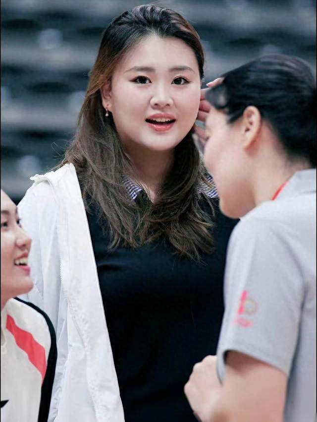 谁能想到啊？那个在国际赛场上把对手内线撞得人仰马翻的刘禹彤。