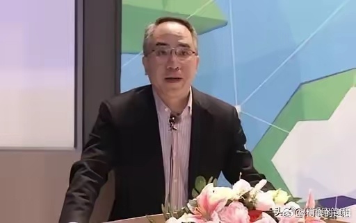 新加坡前国会议员吴俊刚今日发文写道：“上个月以来，‘印加坡’这个中文新名词突然在