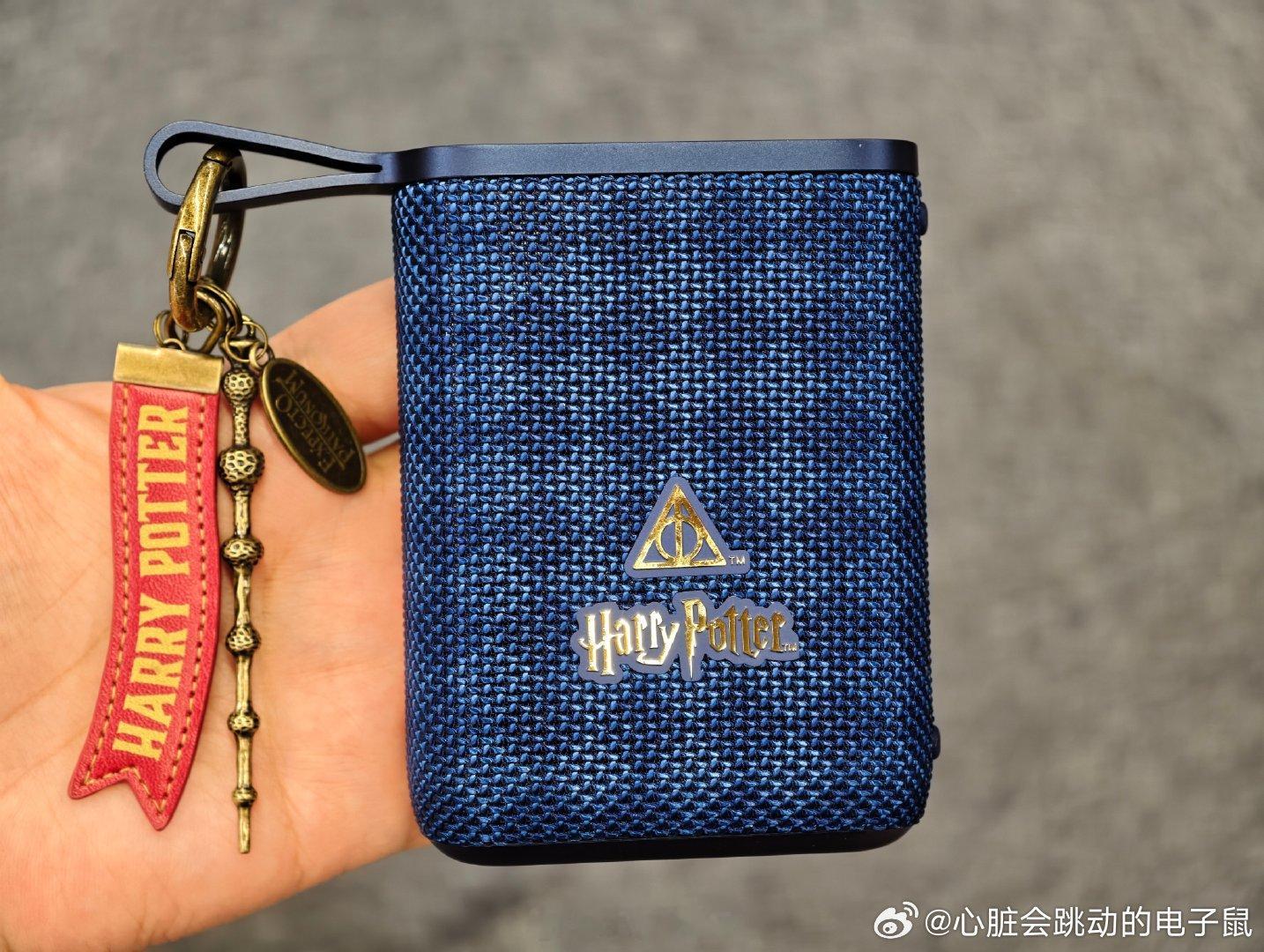 翻出个REDMI蓝牙小音箱，还有个哈利波特小挂件，想要的小伙伴评论即可，下周一开