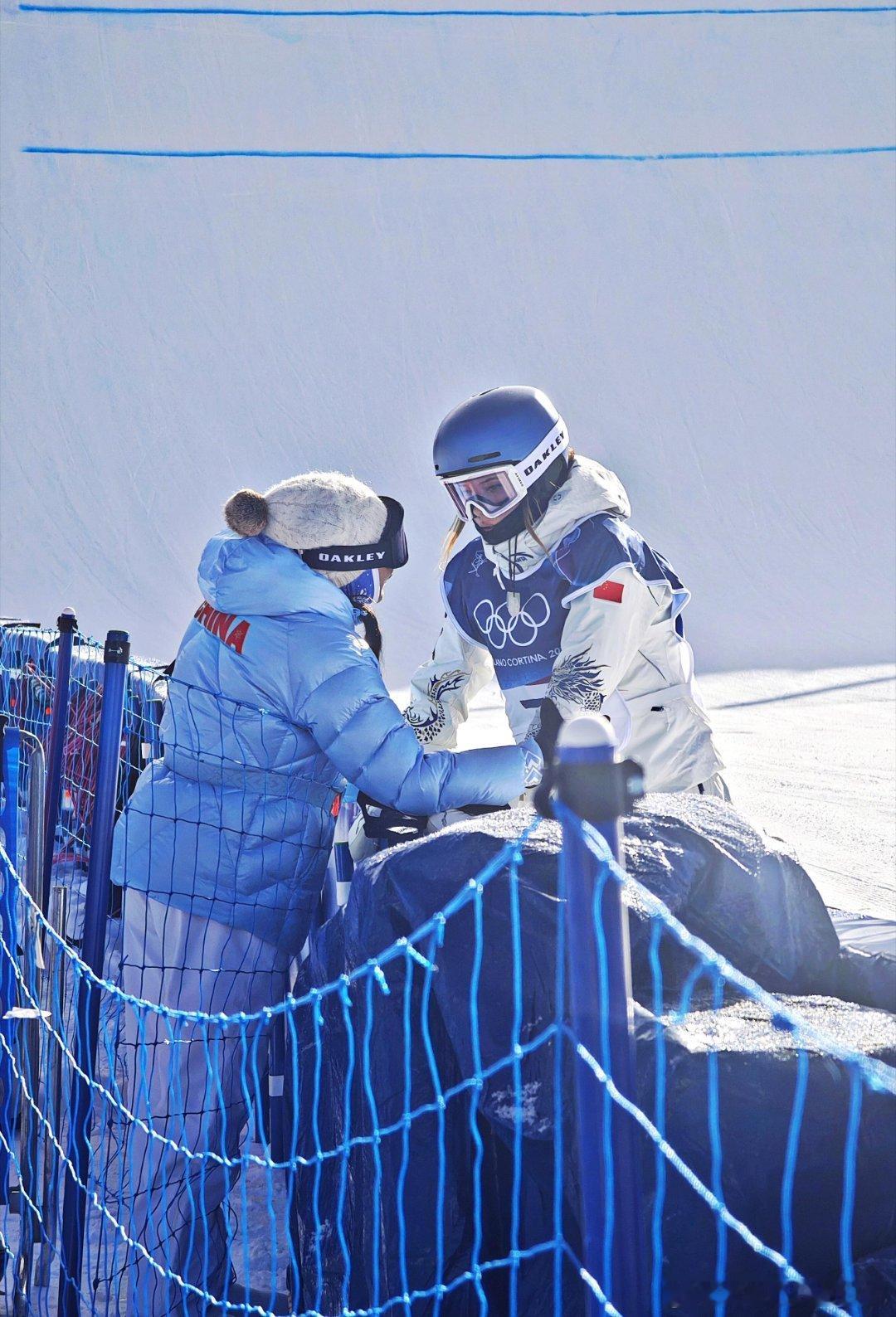 今晚看谷爱凌决赛今晚只做一件事：为谷爱凌尖叫！稳住心态，完美发挥，金牌等你！谷爱