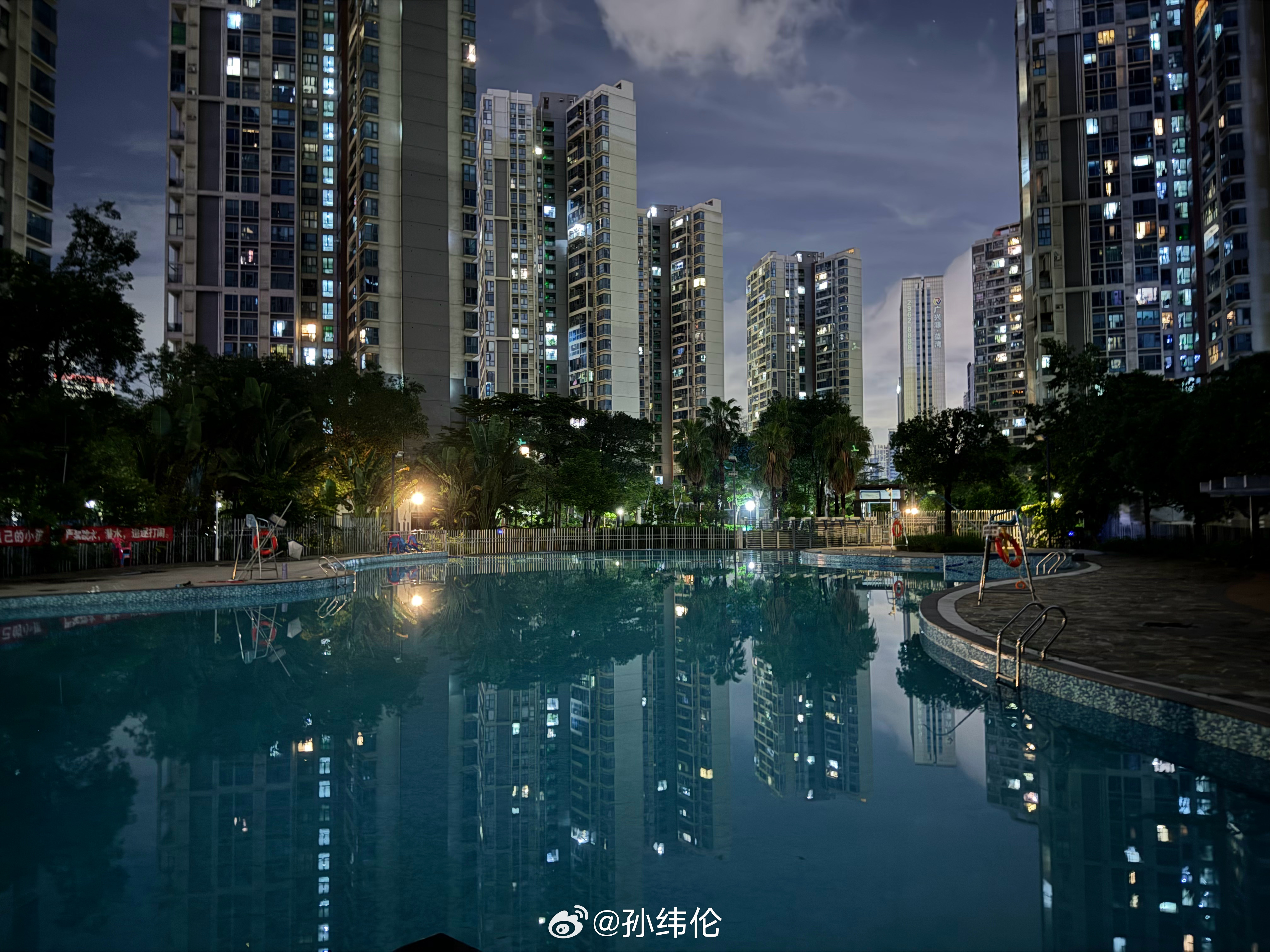 慢跑一圈提前休息了[doge][doge] （图一小区这个角度真不错）  ​​​