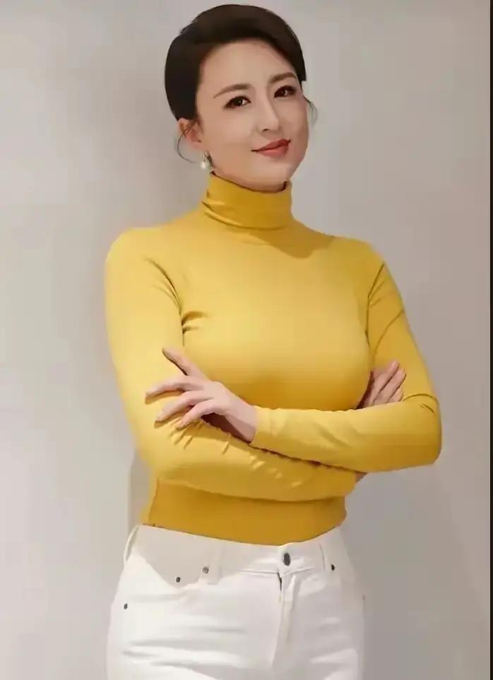 张晚意在庆功宴上，一个人默默坐到了最角落的位置。

他刚从一个沉浸了数月的角色里