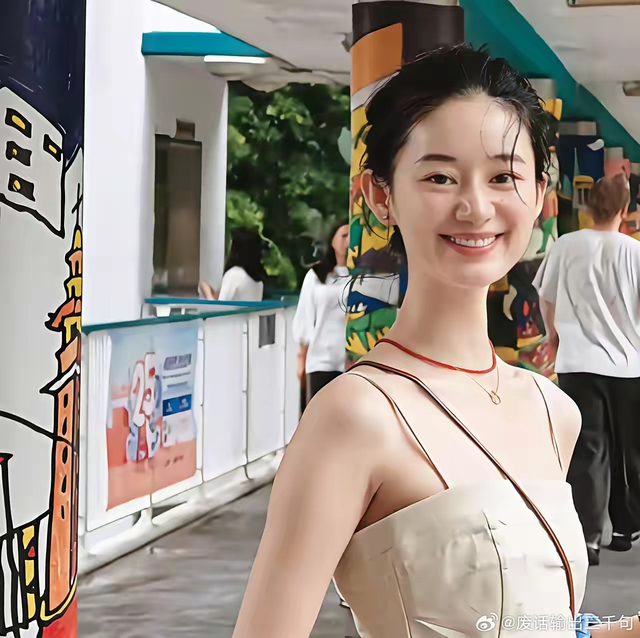 好奇查了一下郭晓婷，不查不知道，一查吓一跳。童星出道的她，却偏偏走了一条“反流量