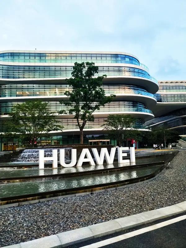 华为2025年财报太亮眼了！全年实现全球销售收入8809亿元，净利润680亿元，