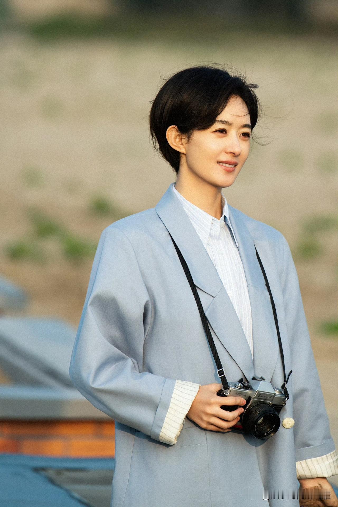 [机智]【赵丽颖李秋萍：建设美好月海】[灵光一闪]
笑里有烟火，忧里有担当，
赵