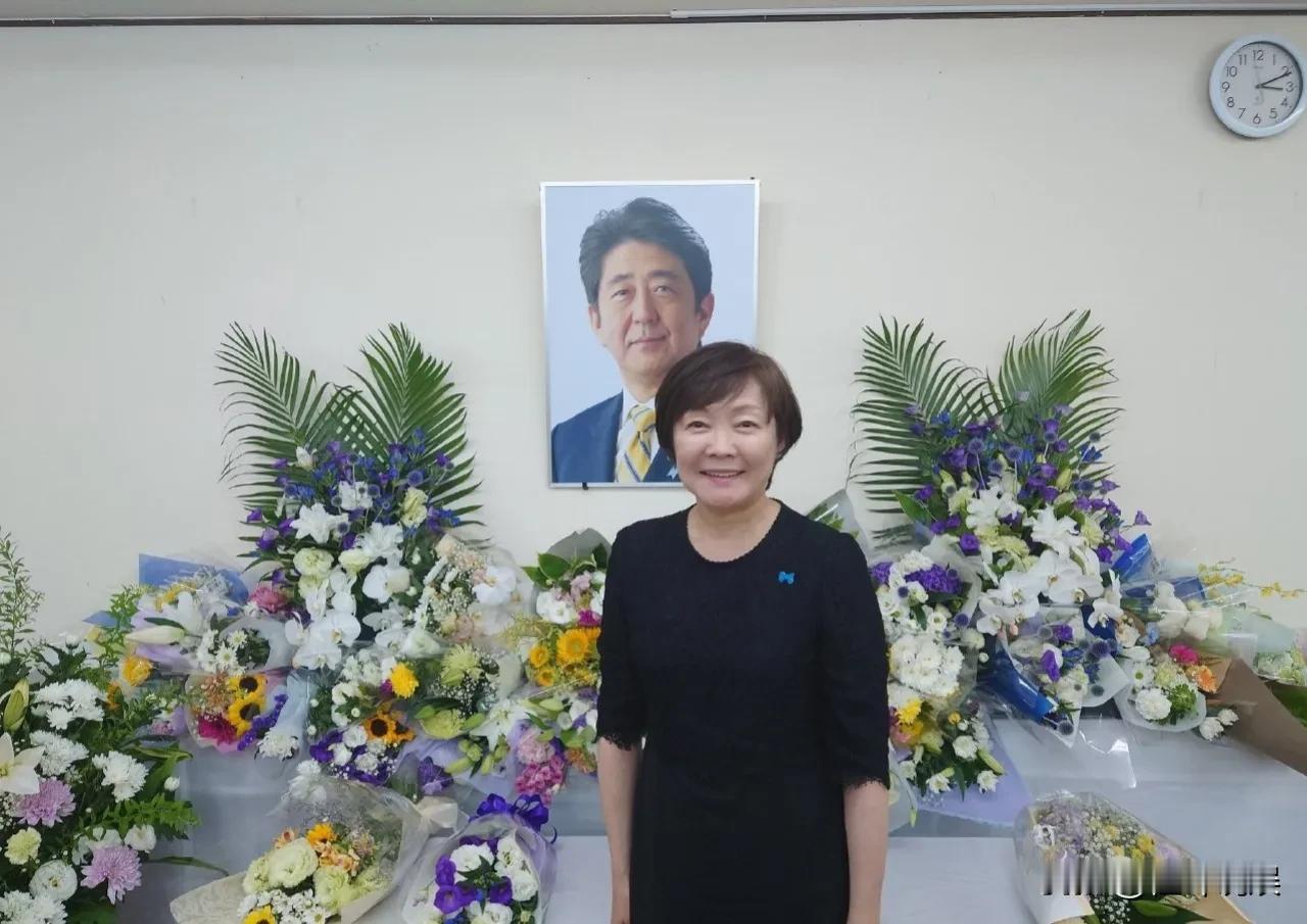 #安倍晋三遇刺两周年# 
安倍晋三遇刺两周年，比起其他人的缅怀安倍昭惠感觉就如同
