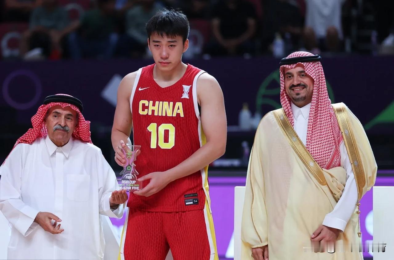 王俊杰很好，但是离NBA还是太远了！
在男篮亚洲杯结束后，王俊杰宣称自己可能会参