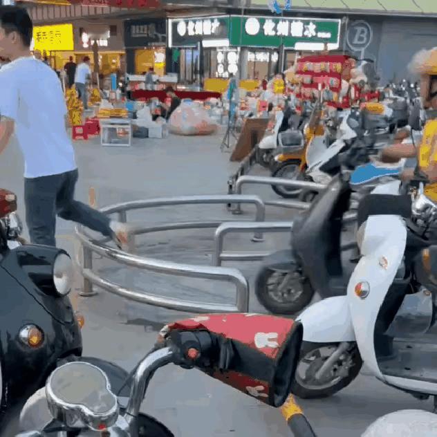 虽然设计的很巧妙，但是难不住万能的外卖小哥～