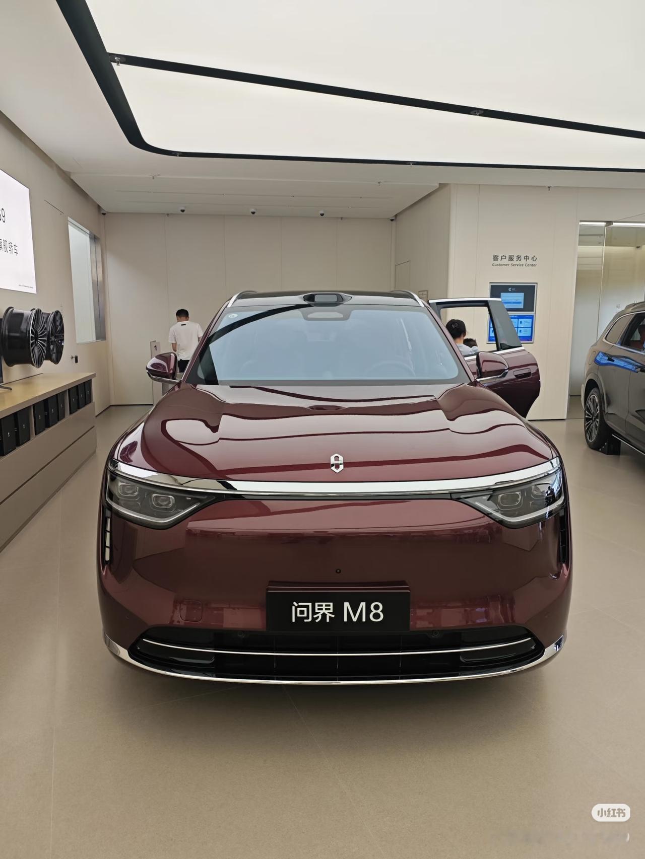 问界M8个人见解：
 
定位：35–45万中大型豪华SUV，M7之上、M9之下，