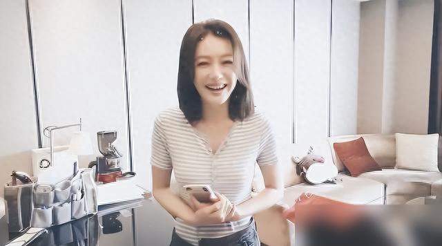 46岁秦岚豪宅曝光：不拼预算拼自律，中年人看懂了这减法生活