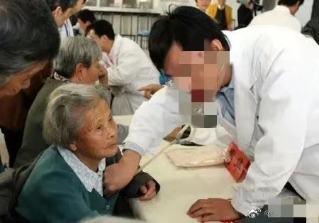 你是否遇到过这样的中医？他们辨证把脉装模作样，看病却依赖西医报告。今天就来揭秘中