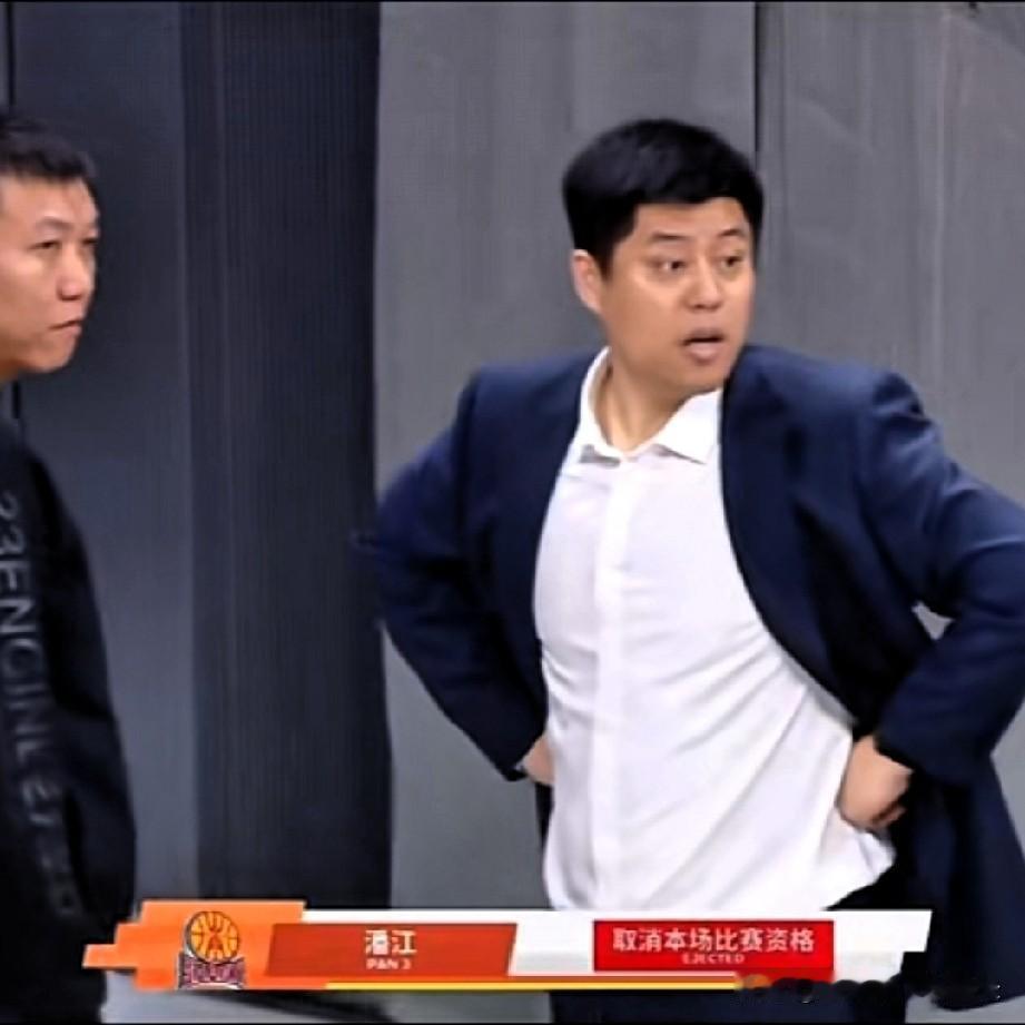 山西主帅潘江是一条好汉！打深圳敢于替外援出头，进场+手指裁判被夺权，有性格和血性