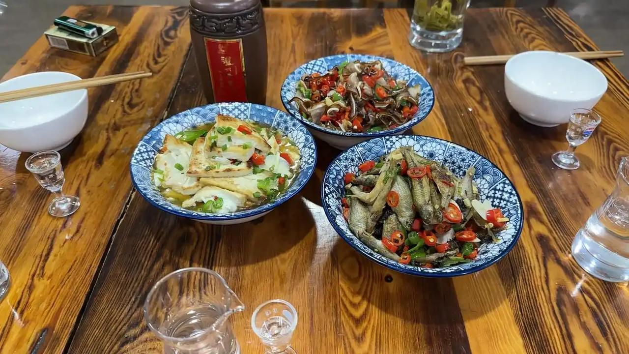 下联：酒中记忆旧时光。

（图片来自网络）