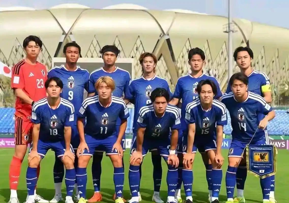 看得出来日本足球已经不行了，U23 坐镇主场迎战朝鲜，居然得靠裁判的不公判罚才取