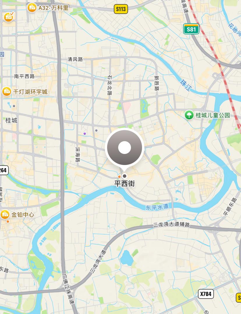 昨天晚上在广东省佛山市南海区桂城街道热闹的平西街上看到两个香蕉摊，香蕉看上去还可