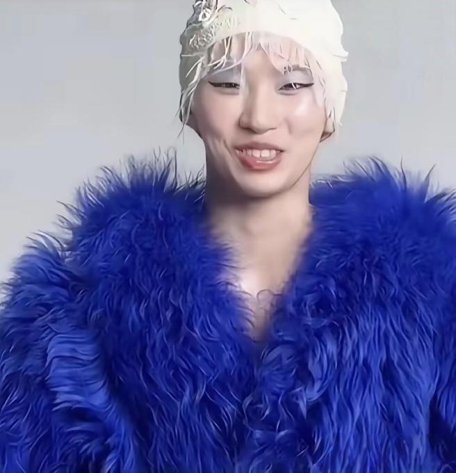 别拿“审美多元”当遮羞布！这种辣眼造型，真不是高级，是丑得理直气壮。审美从来不是