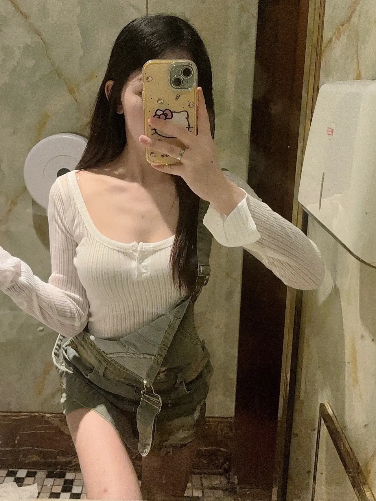 你又开始扮演一个吧爱看的很淡的人 但其实得到和失去你都很舍不得