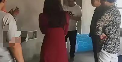 “人财两失！”河南驻马店，一女子请装修师傅来家装修，期间，两人暗生情愫，事后女子
