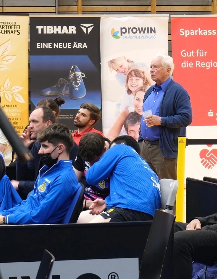 你们靠的太近了樊振东