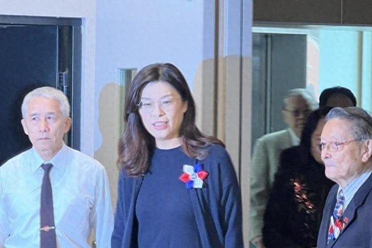 郑丽文在抗日纪念讲座上直言：被抹黑事小，只要促进两岸和平的事我都愿做。
 
11