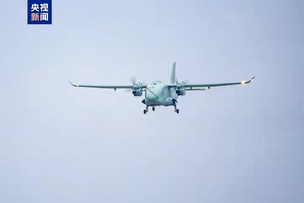 混合动力终于还是从陆地上跑的汽车，发展到空中飞的飞机了。
其实混合动力飞机比混合