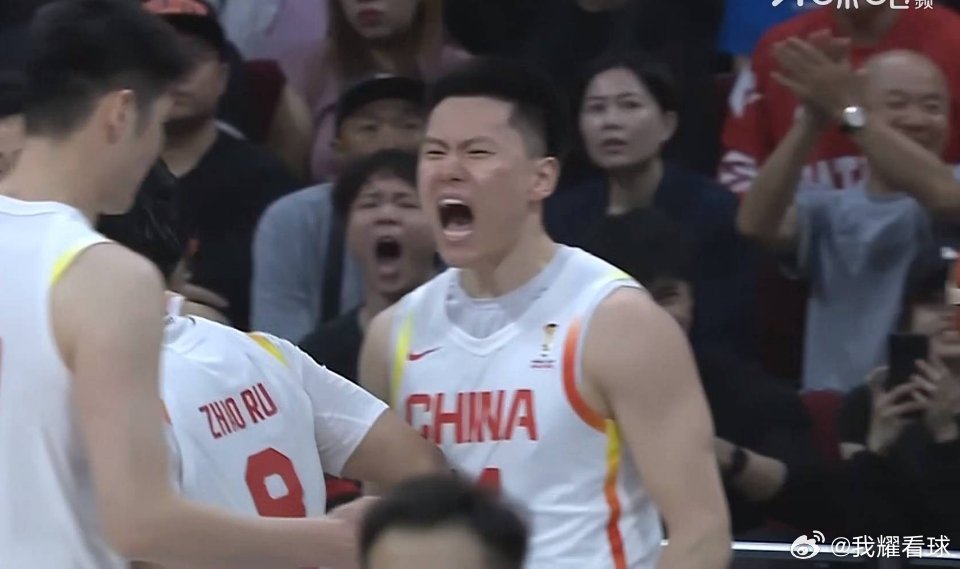 才发现李弘权正负值全场最高啊！看看这冲抢篮板意识，太顶了，还有这篮板卡位，真强硬