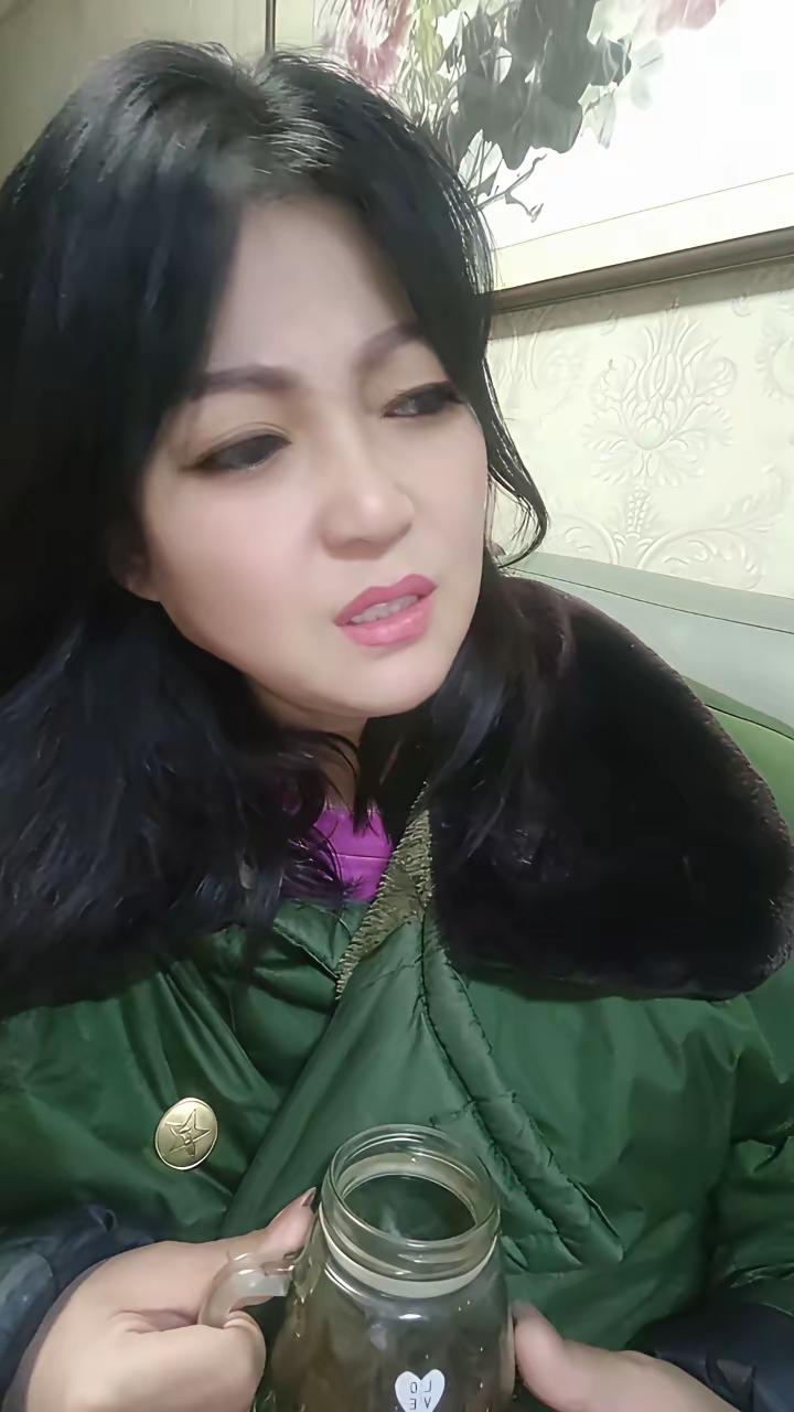 我拿着10万，去股市赚点钱，都说牛市来了，没成想半年亏了一半，这是谁说的牛市啊。