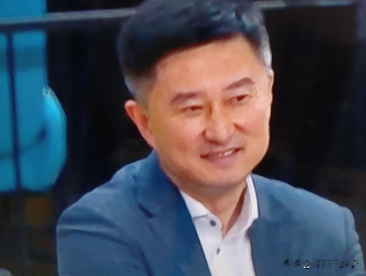 昨晚杜峰不是不想用胡明轩，杜峰实在是太想赢山西男篮了，上赛季在山西队面前出的洋相