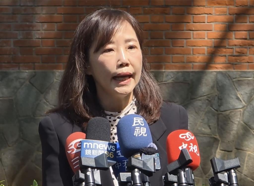 在台湾政坛的舆论战场上，国民党被民进党牵着鼻子打了十几年，没想到这次靠着媒体人出