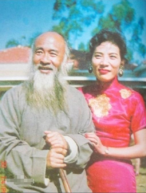 1943年，44岁张大千，看上女儿14岁的闺蜜徐雯波。徐雯波红着脸问："伯父，我