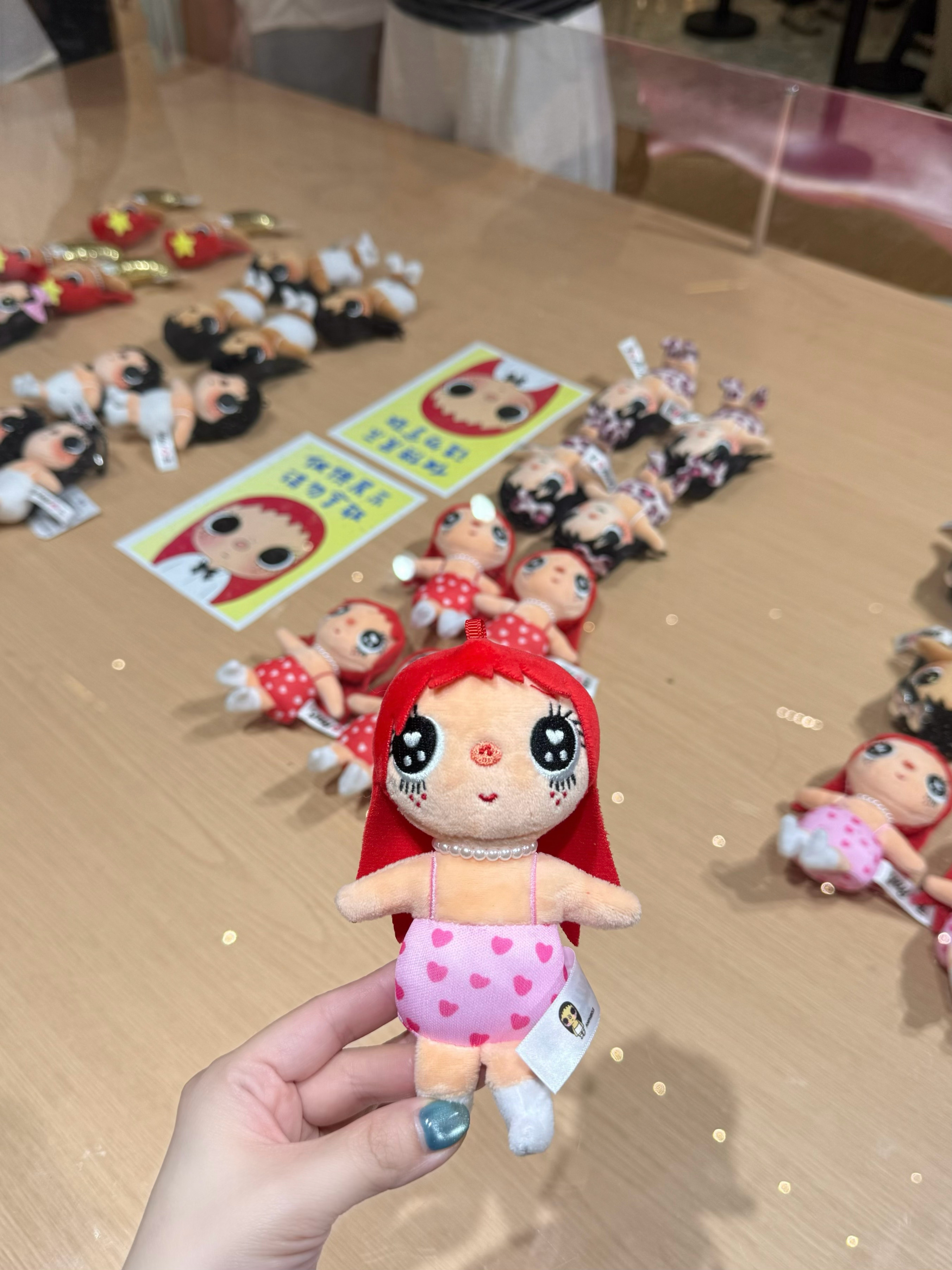 为了来凑小玉的热闹我从杭州大厦走到杭州中心原来她是小猪鼻子的哈哈哈哈🐽 还有这