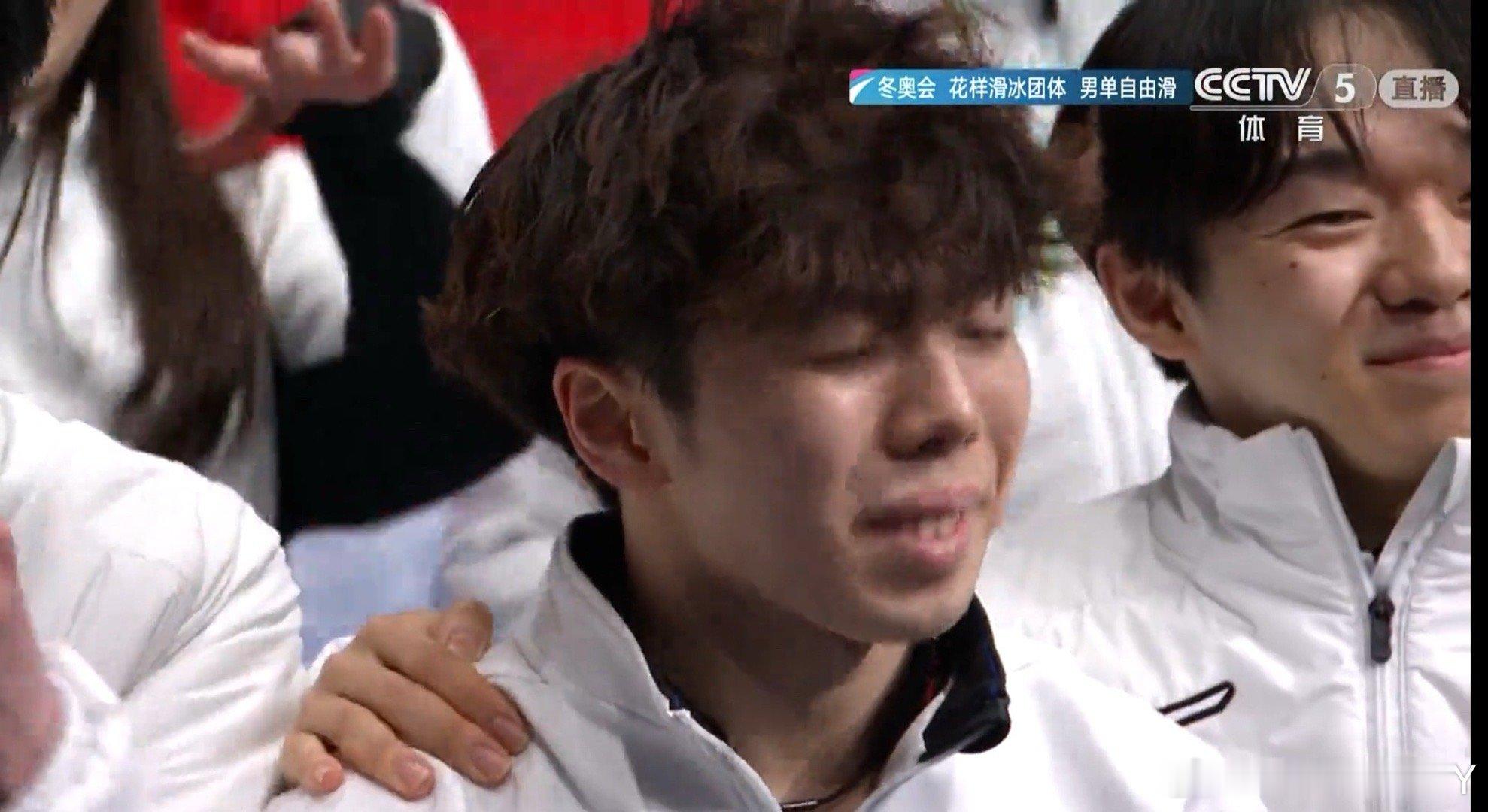 一觉醒来啥也没看见 就看见美国队庆祝上了美国队69分 日本队68分 好悬啊全民聊