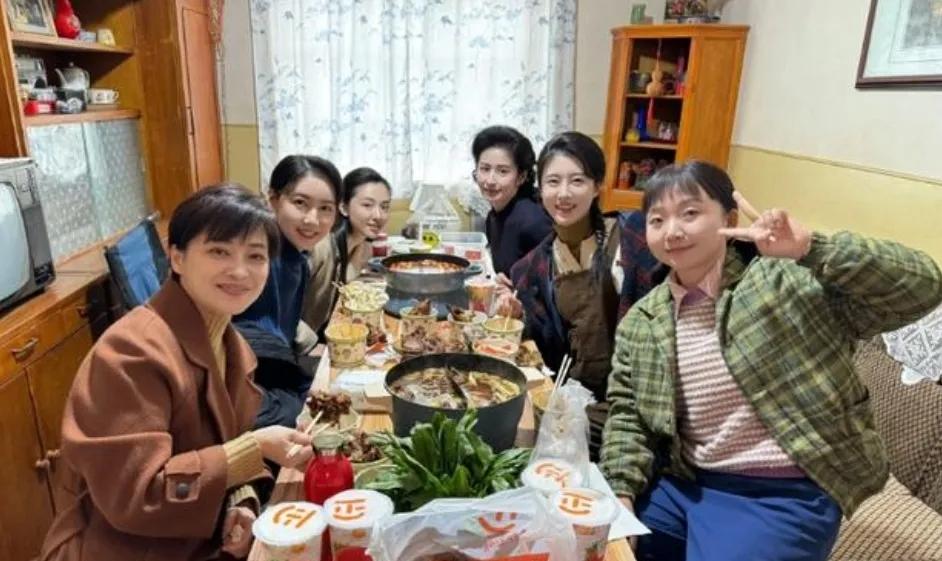 由梅婷等主演的六姊妹
看这剧照好像很好看的样子
好期待快点开播
说实话
梅婷演的