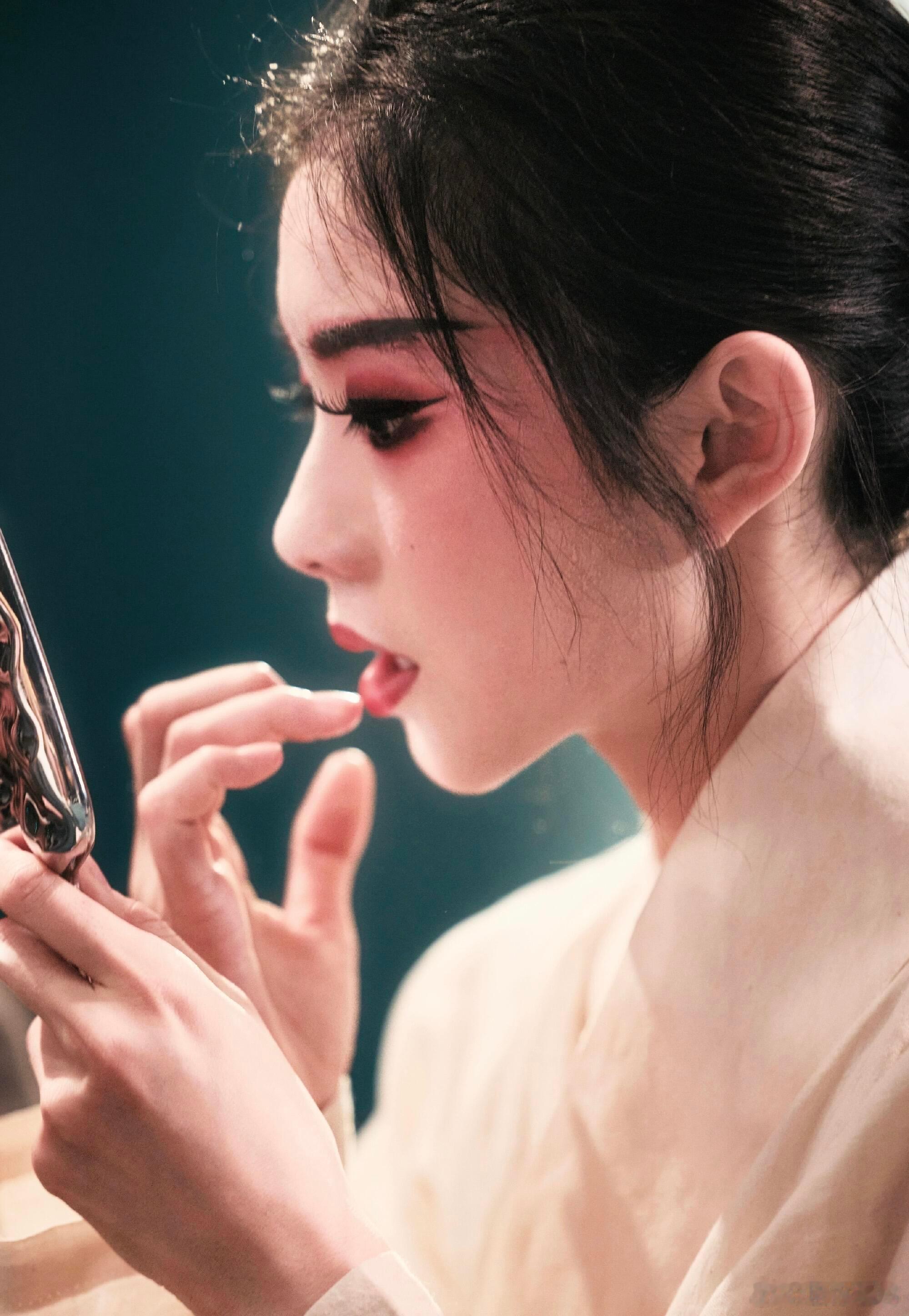 电视剧主角主角戒断反应 回望忆秦娥半辈子的追梦路程，尝遍行业低谷与人情冷暖，所有