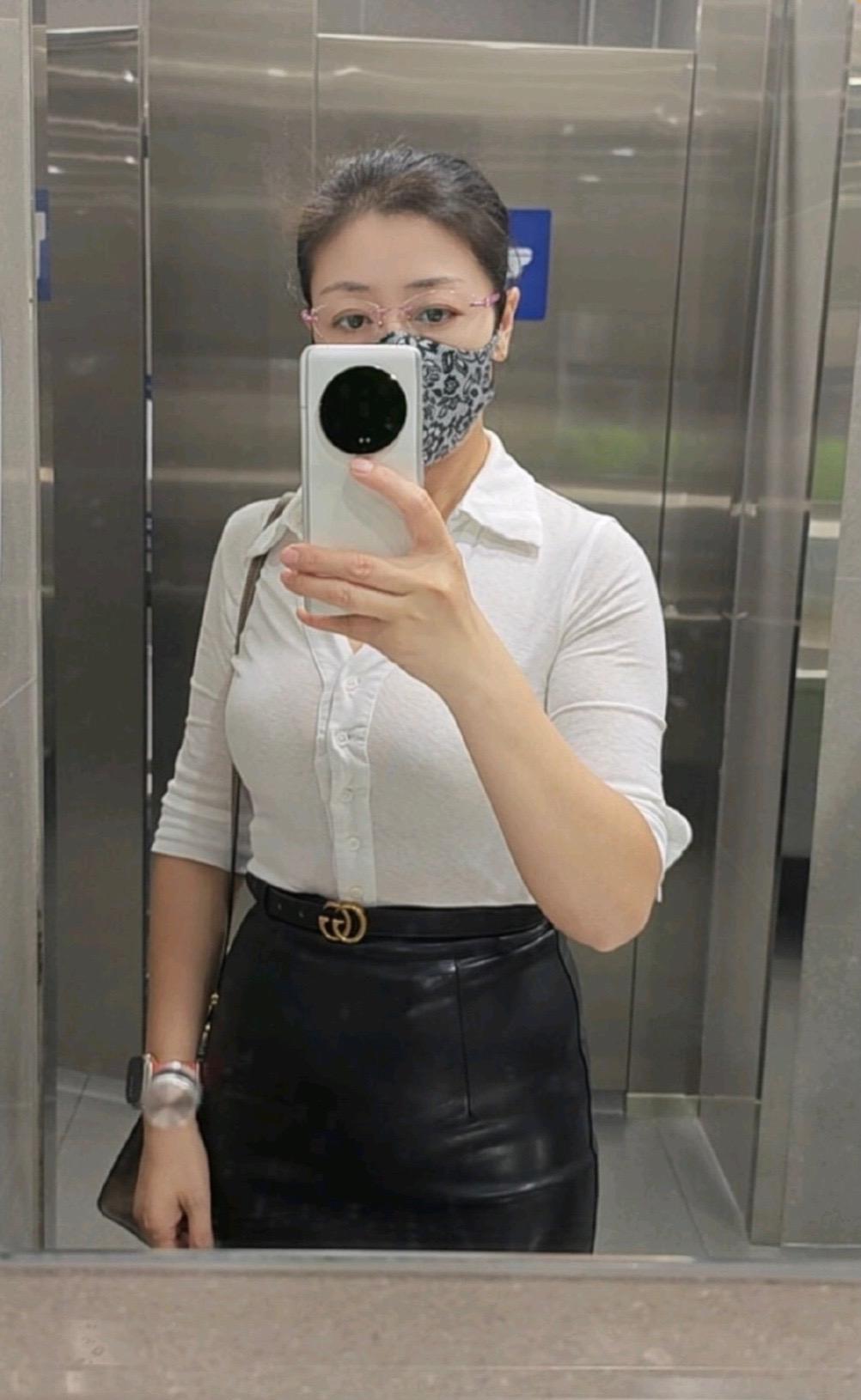 行走的荷尔蒙，女人味十足荷尔蒙 白衬衫 职业装 职业女性