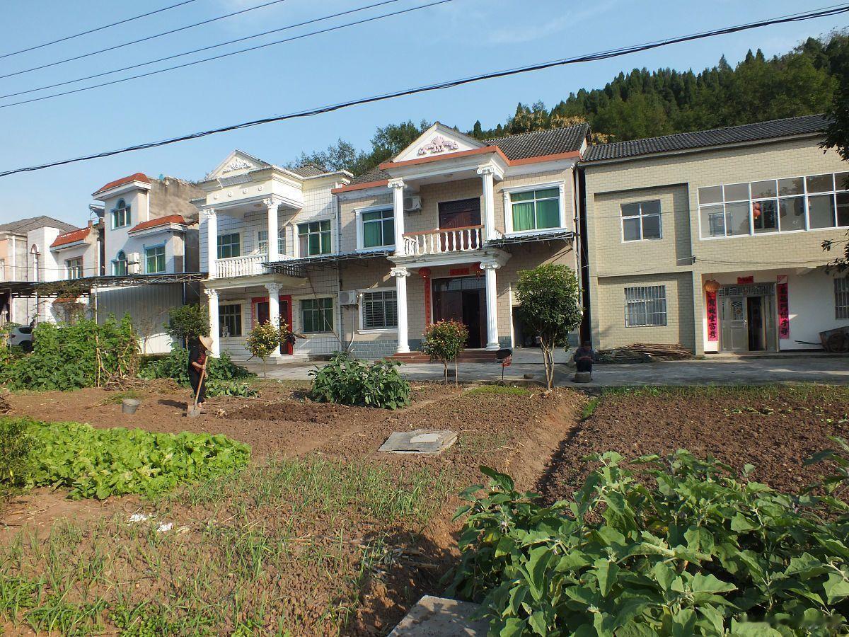 为什么我们不同意农民的宅基地可以自愿交易？
 
每次有人抱怨新农合又涨了，从10