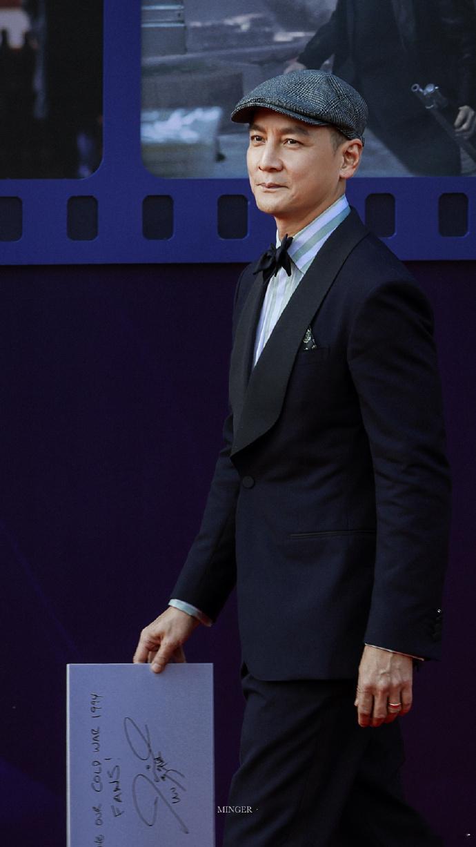 阿祖收到了lazuzu电影寒战1994寒战宇宙名场面圆满闭环！前作紧张追缉、高层