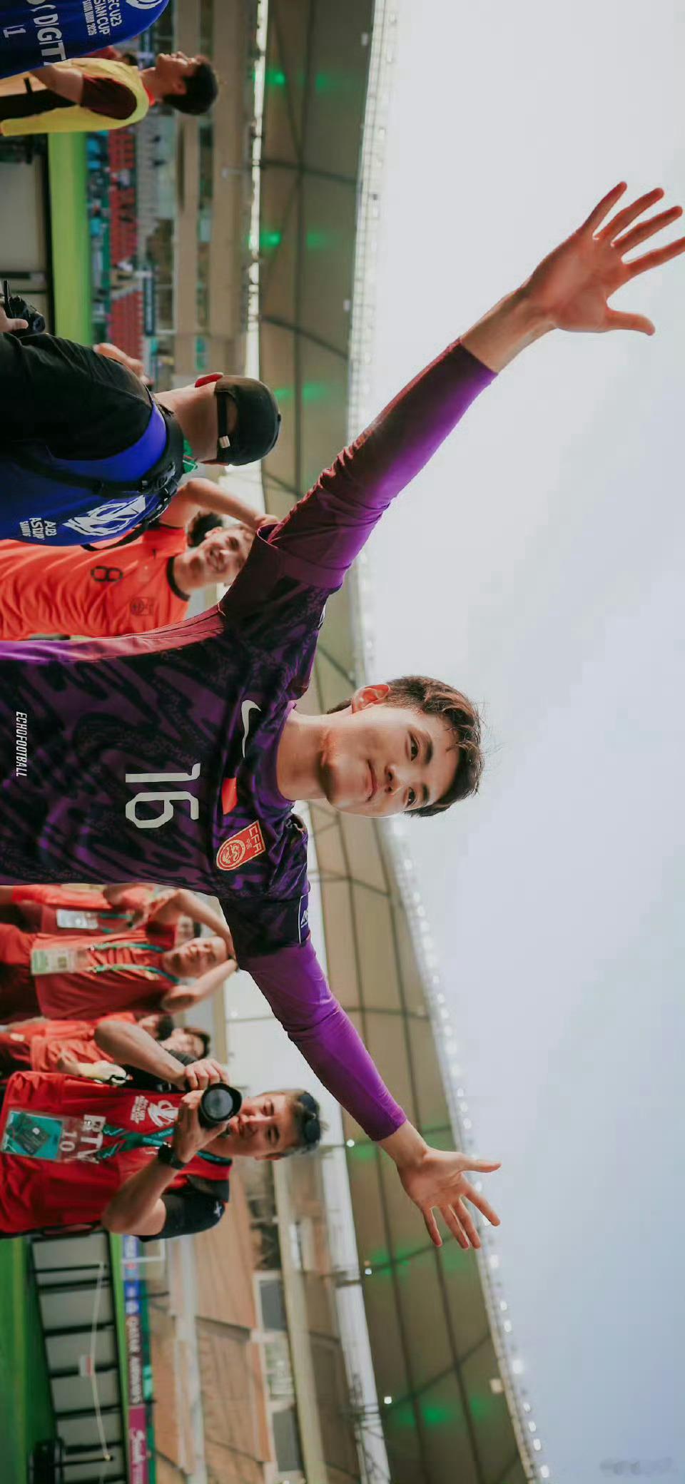 火锅店偶遇门将李昊喜提签名吃个饭能遇到偶像，这运气也是没谁了。想想赛场上火力全开