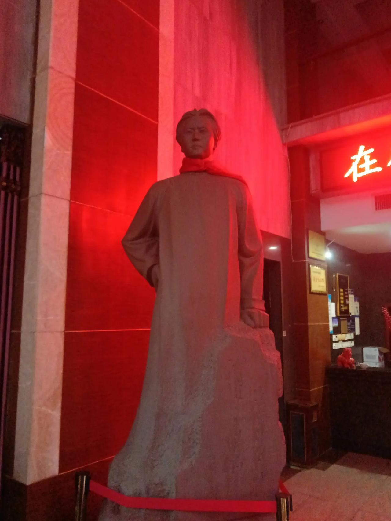那个时候人们都叫他润之，几十年后，人们才知道他的意义，
天降甘泽，以润东方。