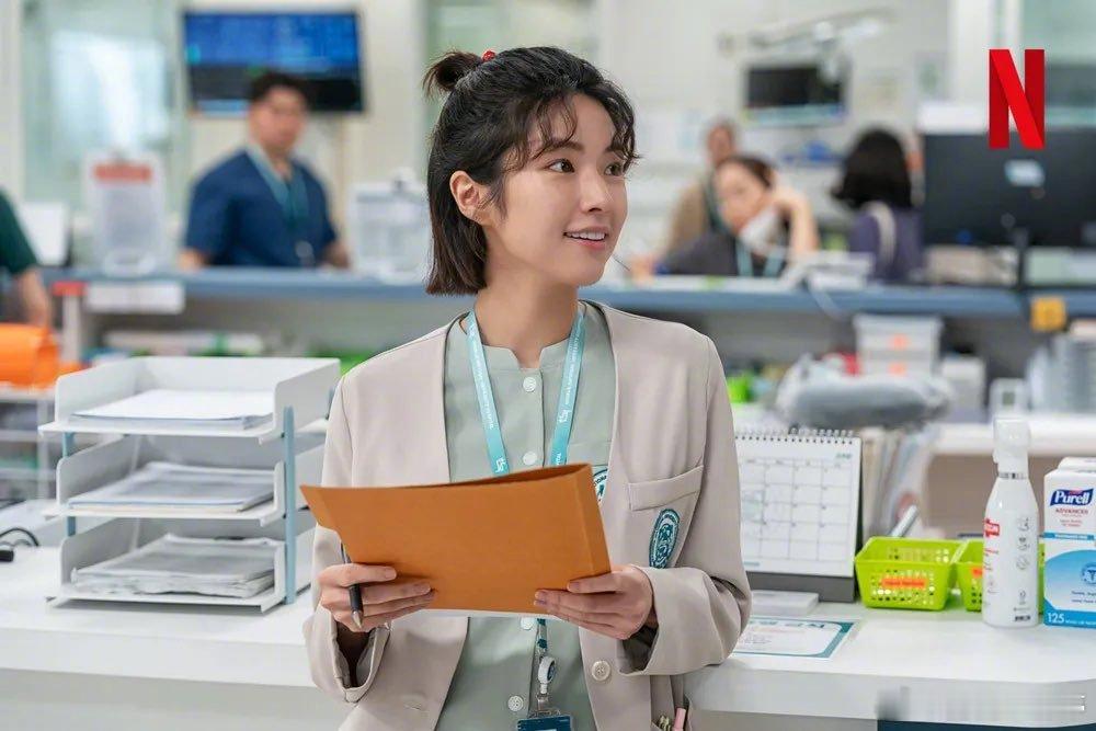 【身陷“亲日派后代风波”，何英最终退出《重症外伤中心》第二季——原定10月开机，
