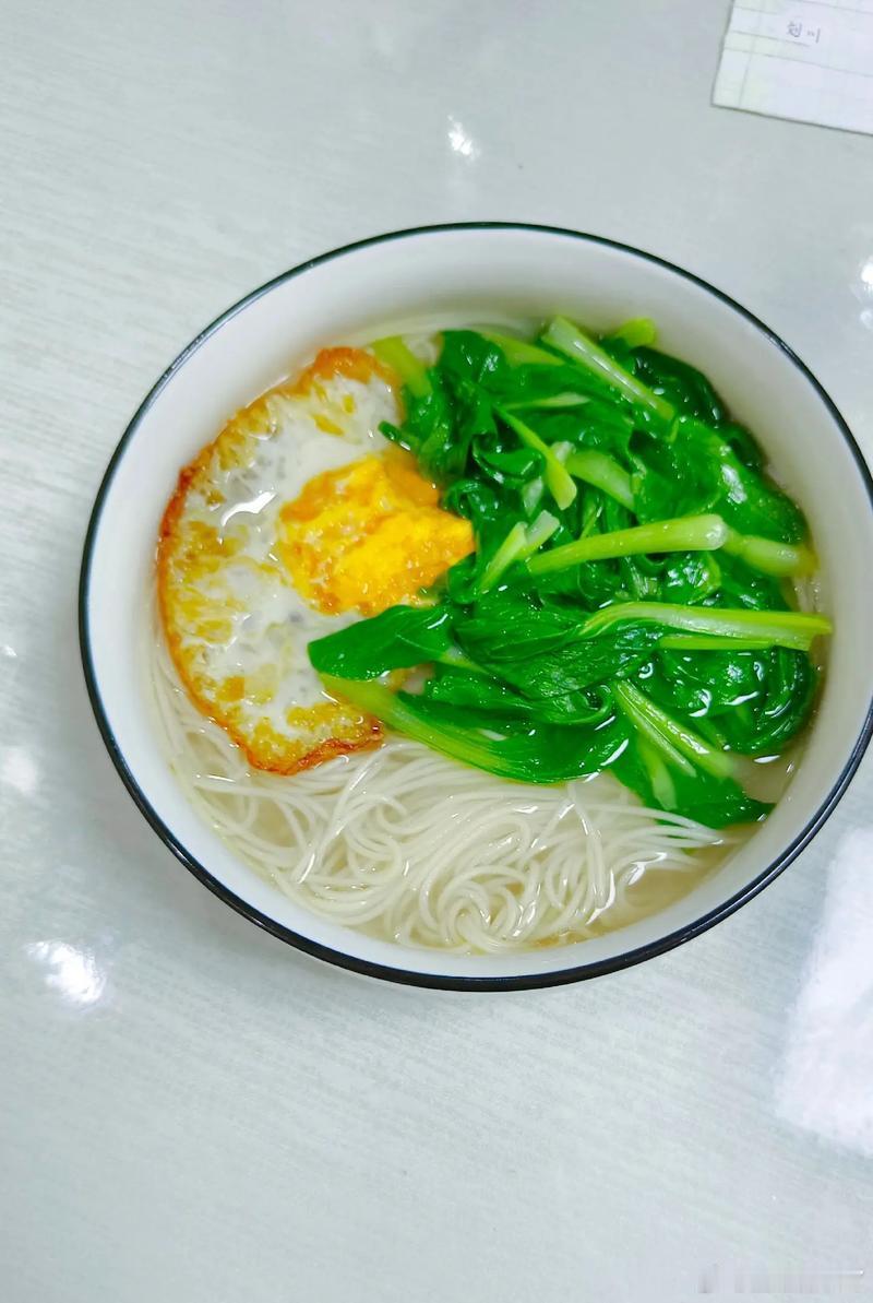 生活是晨起暮落，日子是柴米油盐。不慌不忙，认真做好每一件事，就是最好的光阴。早安