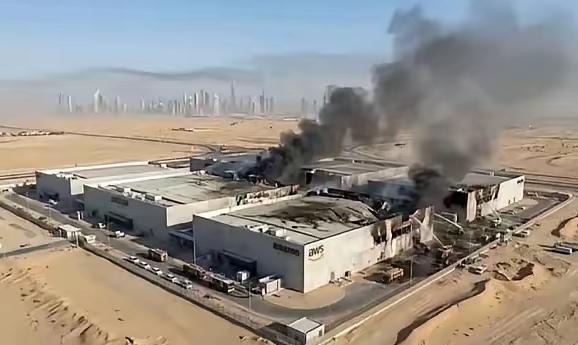 伊朗太知道了美国的弱点了，美国高度依赖大数据来决定战场上的局势，所以伊朗直接炸了