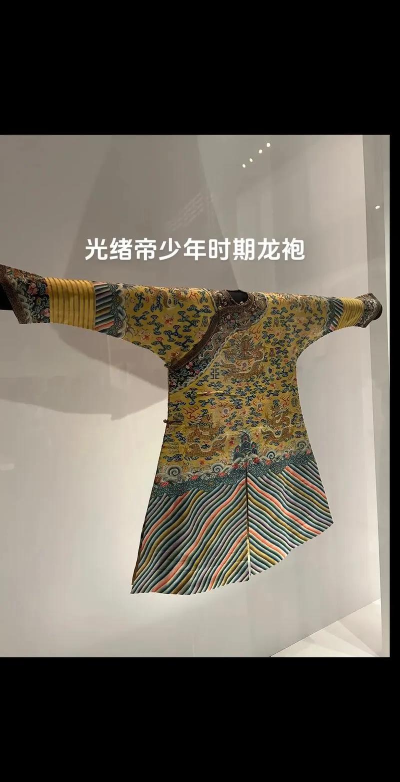谁最欣赏和赞美清朝？显而易见，英国是第一个扣开清朝的大门，也是最先得到土地和战争