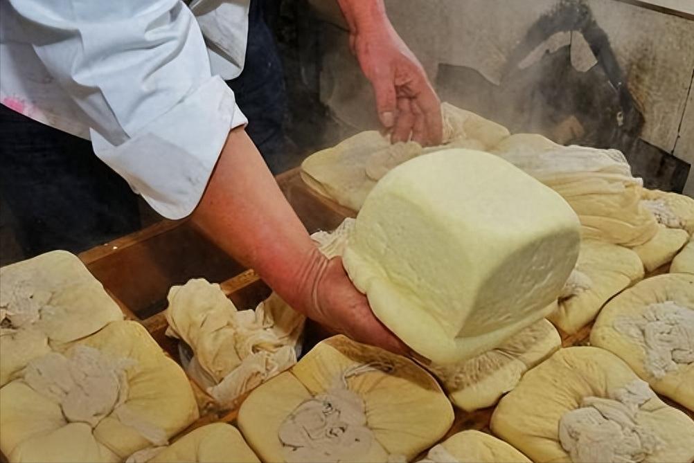 调查发现：老年人若经常吃豆腐，用不了多久，身体或有5种改善！

楼下的老太太今年