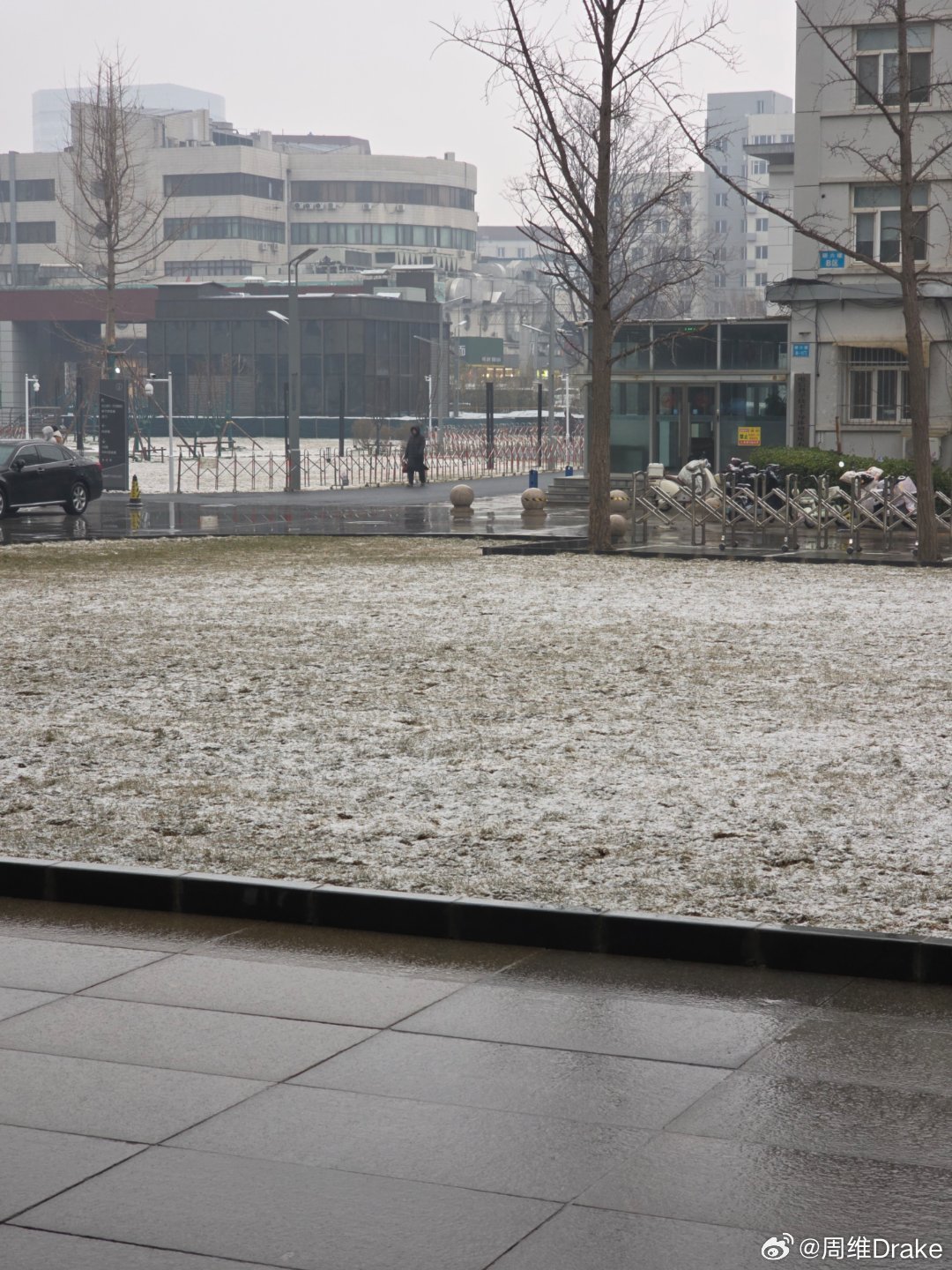 北京三月还下雪，结果落地就成水了，这你受得了吗 