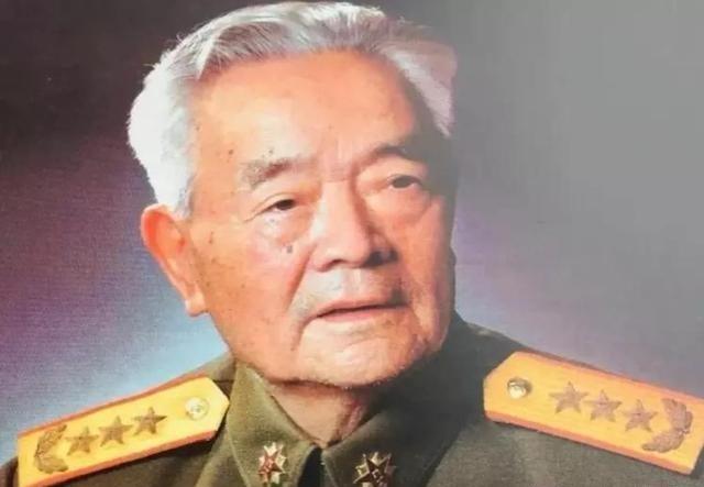 粟裕这人，打仗厉害，看人也准。
抗日战争时期，粟裕率部北渡长江，开辟了苏北根据地